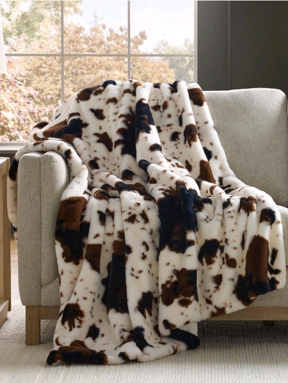 MEMBER'S MARK ' COW' HOTEL PREMIER COLLECTION LUXURY FAUX FUR THROW